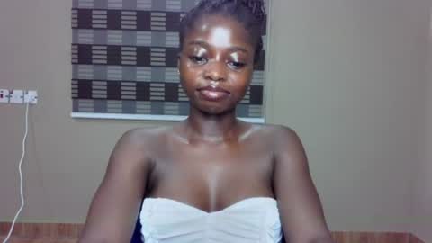 petitexxebony online show from June 30, 7:37 pm