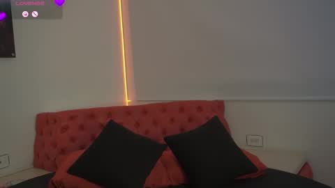 Snapshot of petitte_mussa chatting on March 2, 7:43 pm Mussa online show from March 2, 7:43 pm