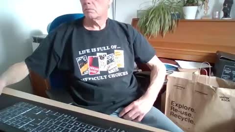 petitwilly online show from April 11, 11:14 am