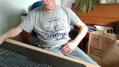 petitwilly online show from April 13, 11:05 am