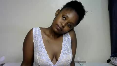 pettite_gal online show from April 18, 7:40 pm