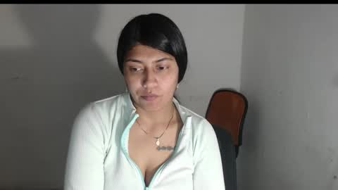 Snapshot of peytonbrunette chatting on February 14, 2:41 am Dulce online show from February 14, 2:41 am