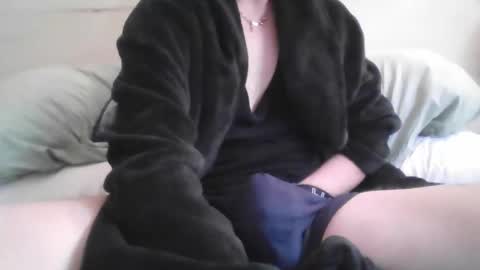 pgramlin09 online show from December 2, 8:37 pm