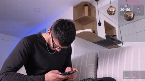 phantom_bigger1 online show from October 29, 1:46 pm