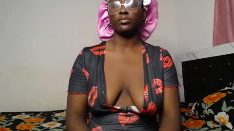 Snapshot of phat_pussylips chatting on March 26, 11:43 pm tatiana online show from March 26, 11:43 pm