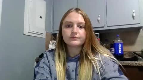 Snapshot of phatassblond chatting on December 2, 2:20 am PhatAssBlond online show from December 2, 2:20 am