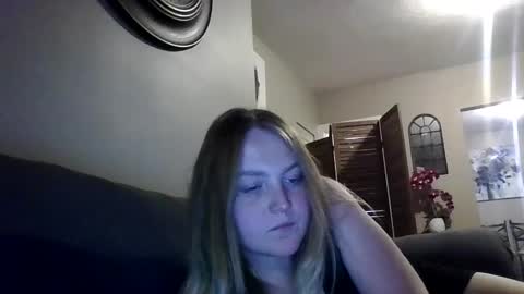 Snapshot of phatassblond chatting on December 4, 9:57 pm PhatAssBlond online show from December 4, 9:57 pm