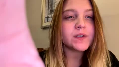 Snapshot of phatassblond chatting on December 30, 9:19 pm PhatAssBlond online show from December 30, 9:19 pm