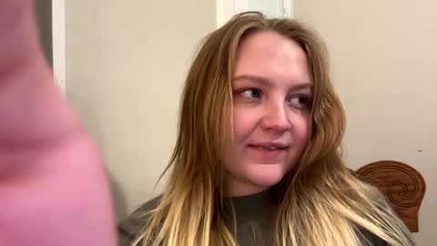 Snapshot of phatassblond chatting on January 6, 9:32 pm PhatAssBlond online show from January 6, 9:32 pm