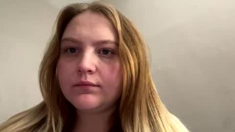 Snapshot of phatassblond chatting on January 8, 3:50 pm PhatAssBlond online show from January 8, 3:50 pm
