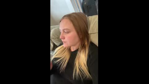 Snapshot of phatassblond chatting on January 17, 6:23 pm PhatAssBlond online show from January 17, 6:23 pm