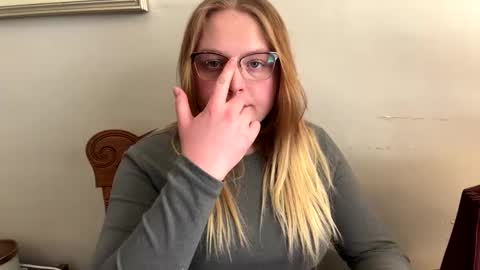 Snapshot of phatassblond chatting on January 28, 9:08 pm PhatAssBlond online show from January 28, 9:08 pm