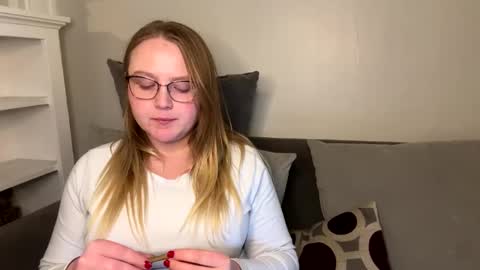 Snapshot of phatassblond chatting on February 7, 3:23 am PhatAssBlond online show from February 7, 3:23 am
