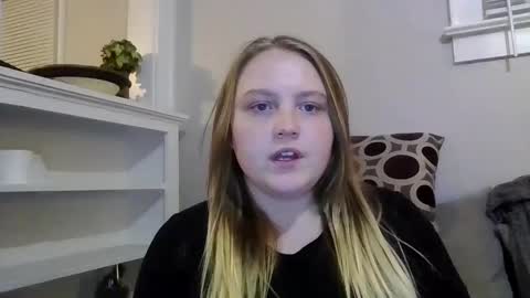Snapshot of phatassblond chatting on February 11, 1:10 am PhatAssBlond online show from February 11, 1:10 am