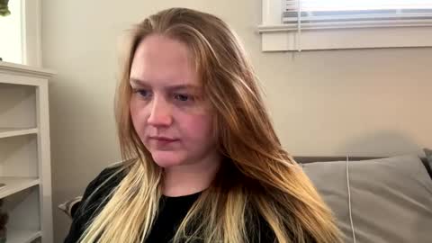 Snapshot of phatassblond chatting on February 17, 5:43 pm PhatAssBlond online show from February 17, 5:43 pm