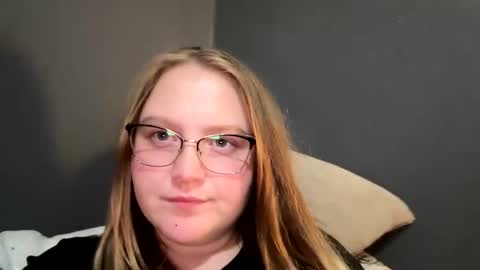 Snapshot of phatassblond chatting on February 21, 4:18 am PhatAssBlond online show from February 21, 4:18 am