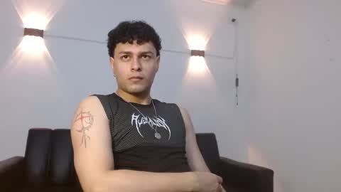 Snapshot of philip_jons chatting on February 19, 10:39 pm Philip online show from February 19, 10:39 pm