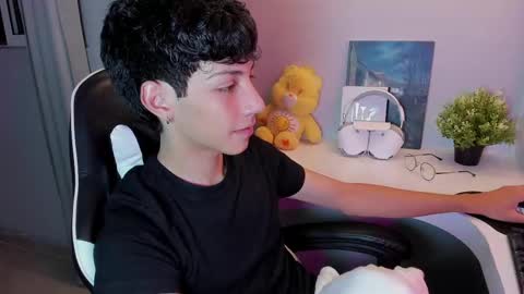 Snapshot of philipe_moonlight_ chatting on September 13, 1:38 am Phil. INDEPENDENT MODEL online show from September 13, 1:38 am
