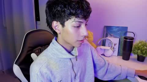 Snapshot of philipe_moonlight_ chatting on September 20, 11:50 pm Phil. INDEPENDENT MODEL online show from September 20, 11:50 pm
