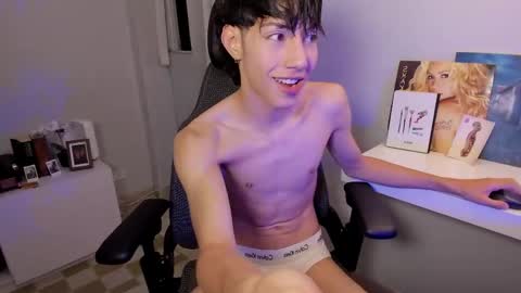 Snapshot of philipe_moonlight_ chatting on March 29, 4:56 am Phil. INDEPENDENT MODEL online show from March 29, 4:56 am