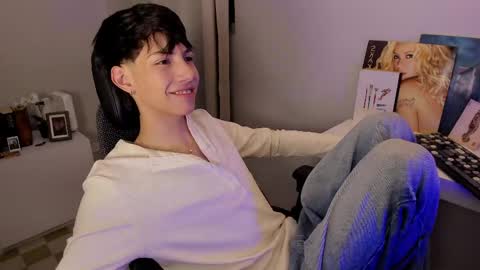 Snapshot of philipe_moonlight_ chatting on April 2, 3:37 am Phil. INDEPENDENT MODEL online show from April 2, 3:37 am