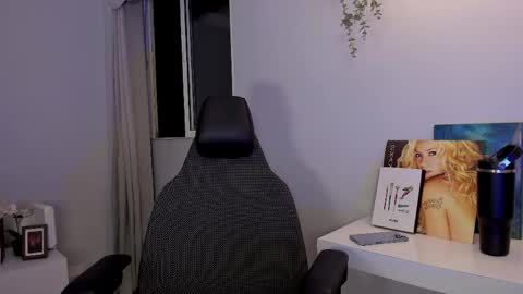 Snapshot of philipe_moonlight_ chatting on April 8, 3:28 am Phil. INDEPENDENT MODEL online show from April 8, 3:28 am