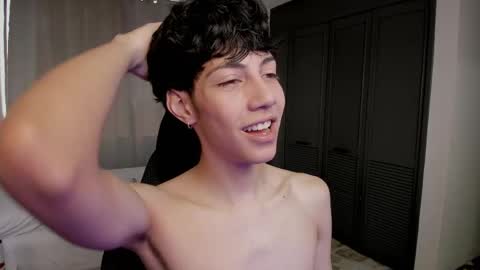 Phil.   INDEPENDENT MODEL online show from May 19, 7:09 pm