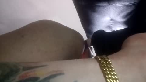 Snapshot of phillipdee chatting on February 10, 3:05 pm phillipdee online show from February 10, 3:05 pm