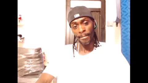 Snapshot of phillipp_hott chatting on January 6, 8:28 pm 2 pac shakur online show from January 6, 8:28 pm