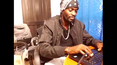 Snapshot of phillipp_hott chatting on February 15, 9:15 pm 2 pac shakur online show from February 15, 9:15 pm