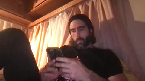 Snapshot of philllaroche chatting on December 1, 4:28 am Phill online show from December 1, 4:28 am