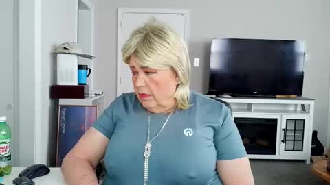 Snapshot of phillyguy195601 chatting on April 6, 9:38 pm Geri online show from April 6, 9:38 pm