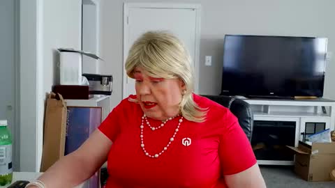 Snapshot of phillyguy195601 chatting on April 8, 5:46 pm Geri online show from April 8, 5:46 pm