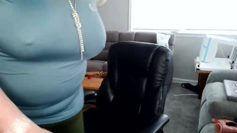 Snapshot of phillyguy195601 chatting on April 13, 6:02 pm Geri online show from April 13, 6:02 pm