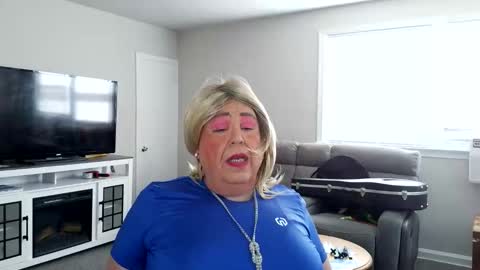 Snapshot of phillyguy195601 chatting on April 18, 7:07 pm Geri online show from April 18, 7:07 pm