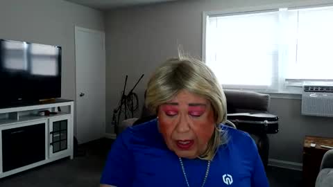 Snapshot of phillyguy195601 chatting on April 18, 7:58 pm Geri online show from April 18, 7:58 pm