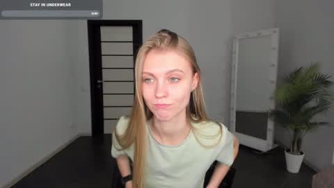 Phoebe online show from January 19, 11:10 pm