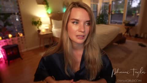 Snapshot of phoenix_taylor chatting on October 21, 1:39 am PHOENIX TAYLOR online show from October 21, 1:39 am