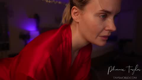 Snapshot of phoenix_taylor chatting on November 5, 1:27 am PHOENIX TAYLOR online show from November 5, 1:27 am