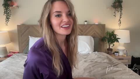 PHOENIX TAYLOR online show from November 29, 9:07 pm