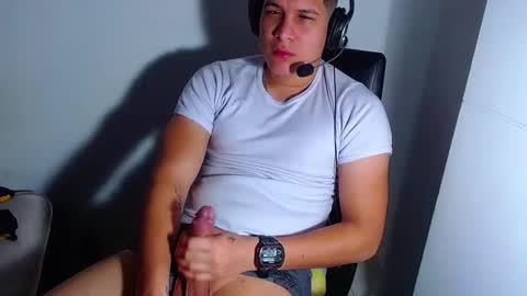 AdnierGnz online show from December 27, 11:17 am