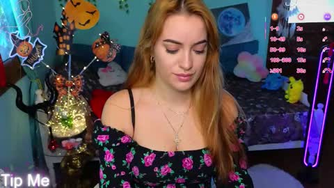 Snapshot of phoenixlunar chatting on October 16, 6:36 am Selena online show from October 16, 6:36 am