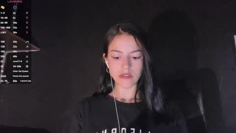 Snapshot of phoenixx_x chatting on February 2, 10:06 pm phoenixx_x online show from February 2, 10:06 pm