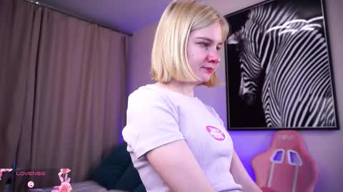 Snapshot of phyllisearney chatting on October 28, 5:55 am Hann G. Jones online show from October 28, 5:55 am