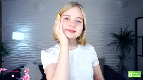 Snapshot of phyllisearney chatting on November 1, 5:20 am Hann G. Jones online show from November 1, 5:20 am