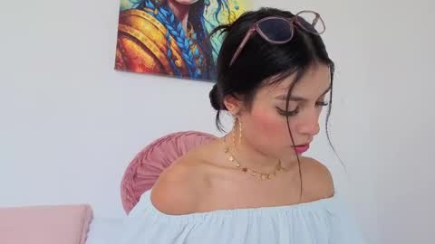 Snapshot of pia_stone1 chatting on May 5, 8:39 pm Liz online show from May 5, 8:39 pm