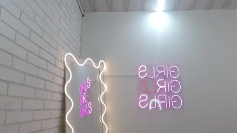 Snapshot of pia_tay chatting on October 14, 3:29 am PIA online show from October 14, 3:29 am