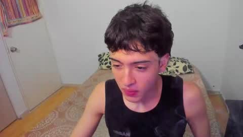 picaszomilos350 online show from March 22, 2:09 pm