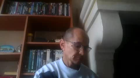 Snapshot of pichoun71 chatting on December 7, 2:13 pm pichoun71 online show from December 7, 2:13 pm