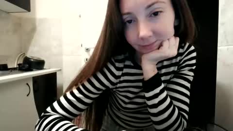 Snapshot of pieceofmoon chatting on April 1, 7:11 pm Moonie online show from April 1, 7:11 pm